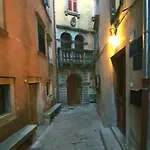 Cozy Leprin In Old Town